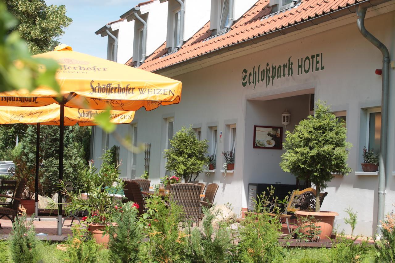 Schlossparkhotel Sallgast ภายนอก รูปภาพ